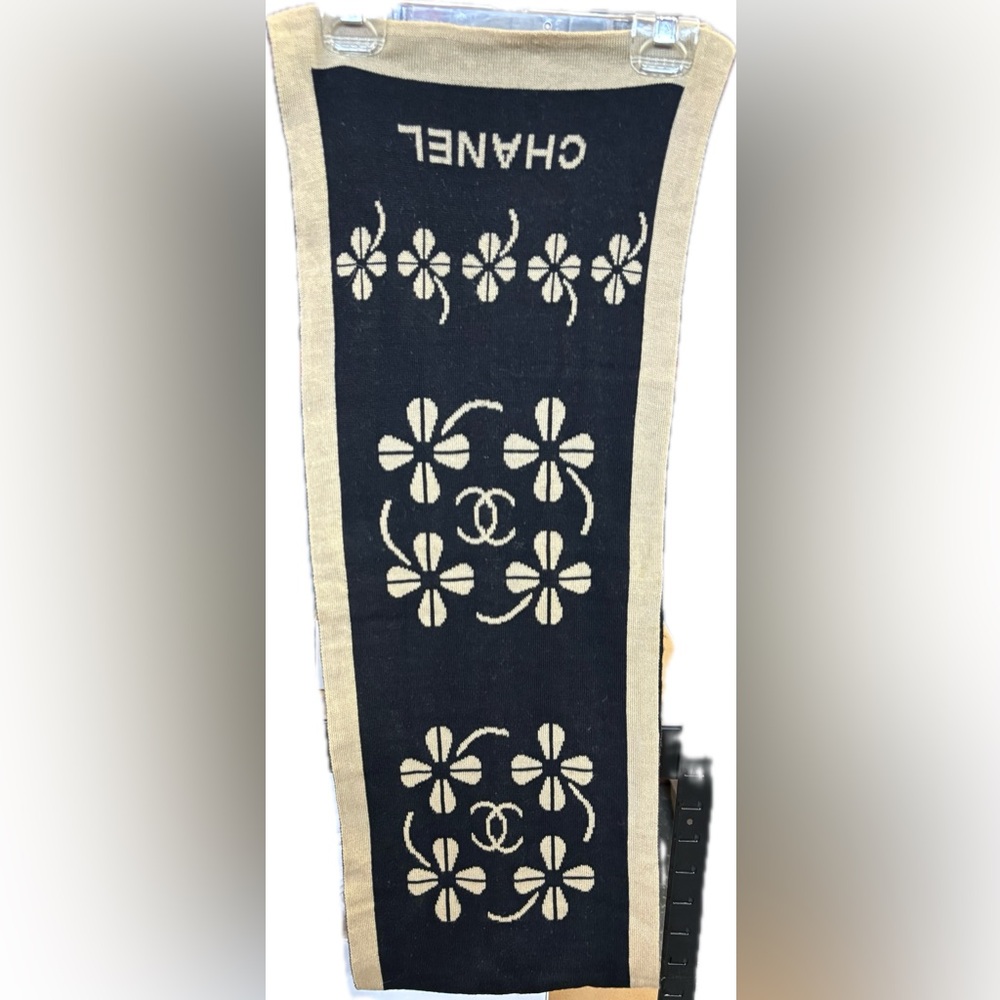 Chanel Scarf - Picture 4 of 4